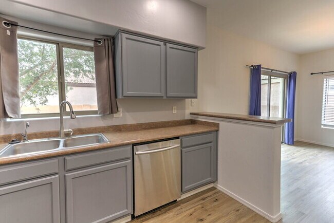 Building Photo - Rancho Sahuarita