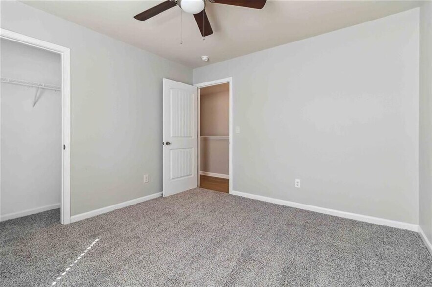 Building Photo - 100 Heritage Club Cir