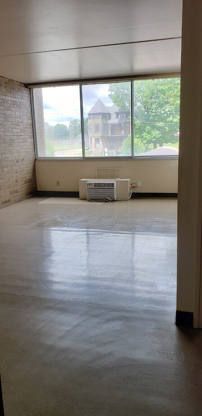 Building Photo - 200 High Ave SW Canton