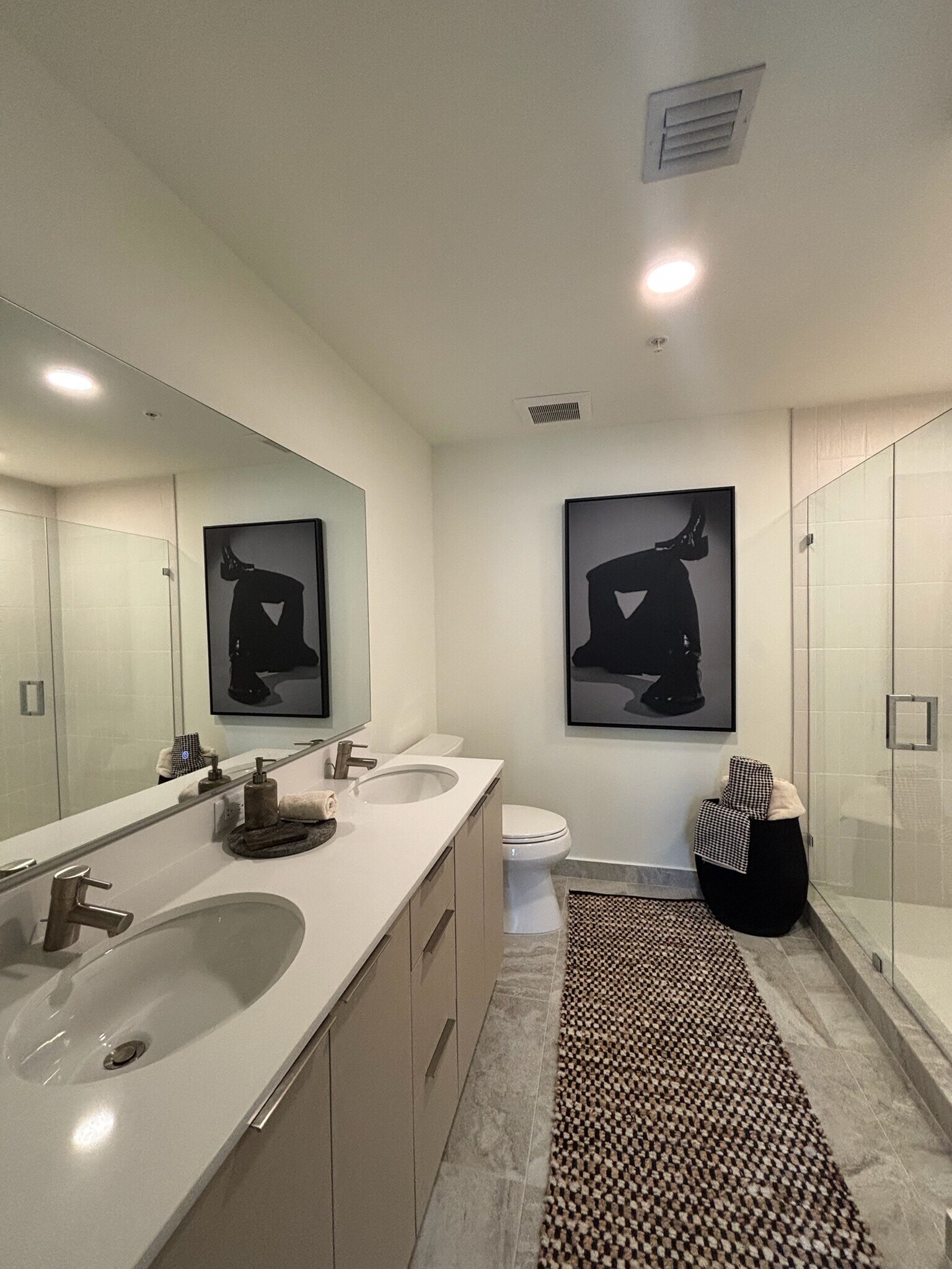 Building Photo - 221 NE 26th Ter