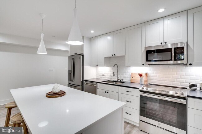 Building Photo - 22 Bryant St NW