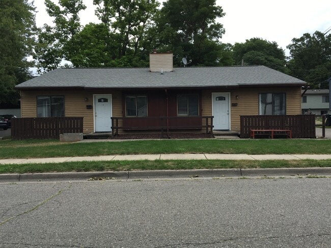 Primary Photo - 252 Stoddard Ave