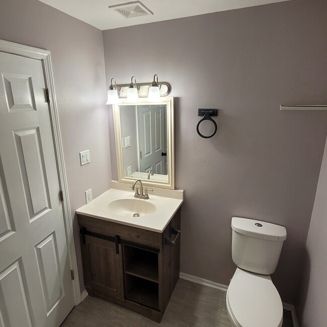 Building Photo - 803 Garden Cir