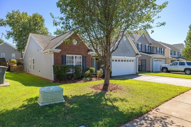 Building Photo - Charming Residence with Modern Amenities and Community center access
