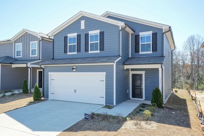 Building Photo - Three Bedroom Home!