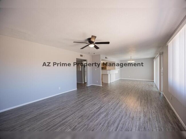 Building Photo - 4704 S La Rosa Dr