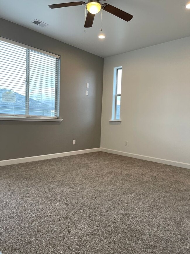 Building Photo - 1703 Ross Ave