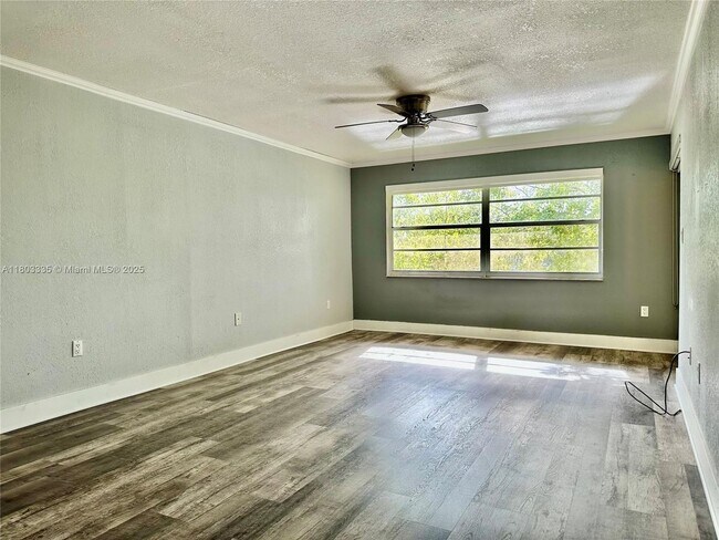 Building Photo - 15430 SW 82nd Ln