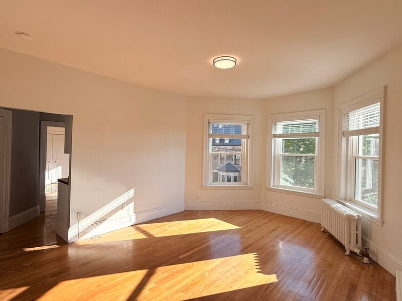 Building Photo - 369 Tappan St