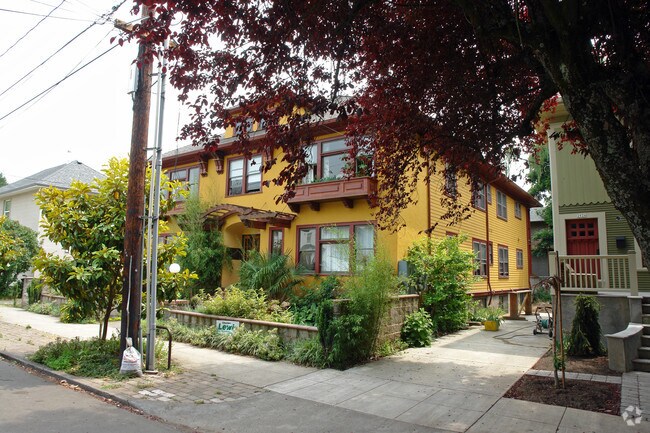 Primary Photo - Santa Lucia Apartments