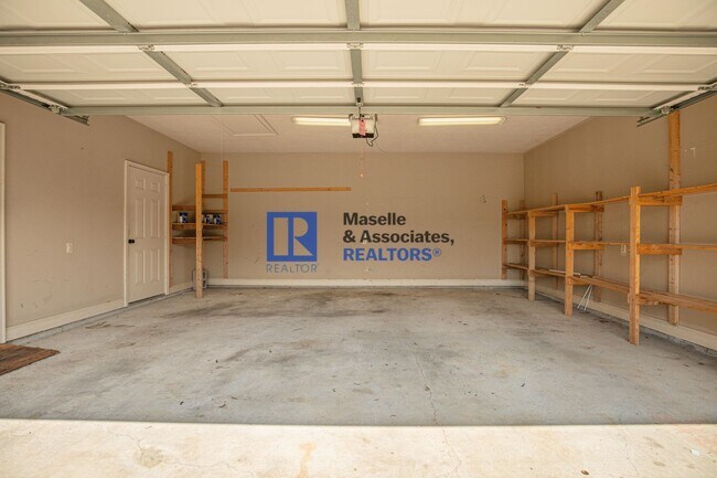 Building Photo - Beautiful 3 bedroom, 2 bathroom house in B...