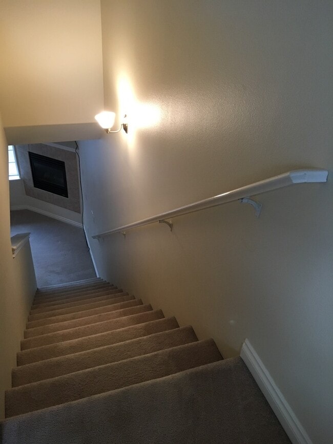 Building Photo - NEW CARPET THROUGHOUT| 2-Bedroom Townhome with Garage