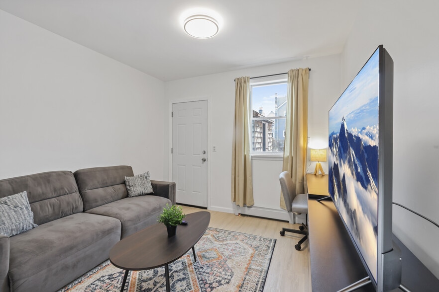 Building Photo - 126 Grant Ave