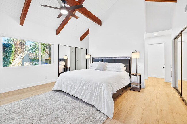 Building Photo - 352 Forest Hills Dr