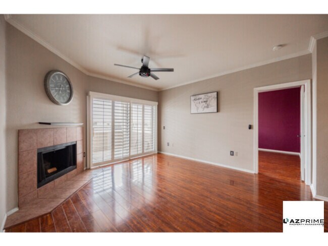 Building Photo - Discover your Dream Home in this Stunning 2/2 Phoenix Condo!