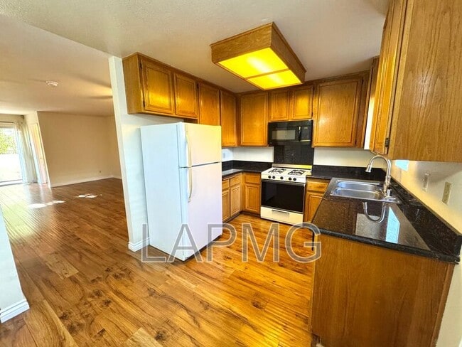 Building Photo - 12251 Moorpark St