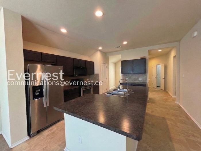 Building Photo - 12904 Tinker St