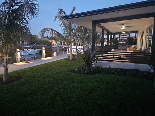 Building Photo - 2537 SE 10th Ct