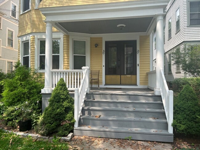 Building Photo - [In-Unit Laundry; Garden] Townhouse-Style Living, with Historical Details & Parking!