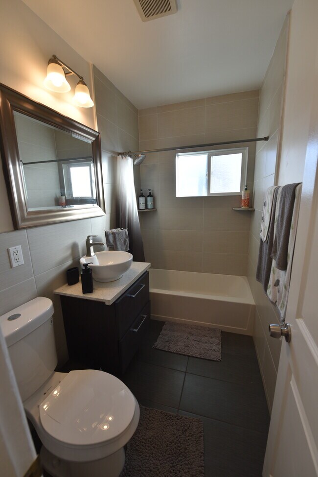 Building Photo - 723 S Louise St