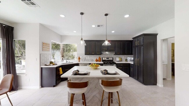 Building Photo - 40431 Barington Dr