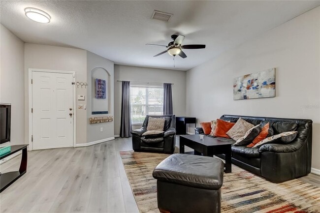 Building Photo - 1138 Hillhurst Dr