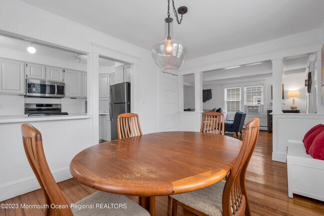 Building Photo - 1107 5th Ave