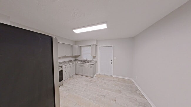 Building Photo - NE 16th Ave 1644-1648