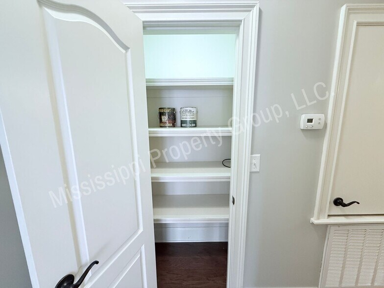 Building Photo - 135 Fallsgrove Dr