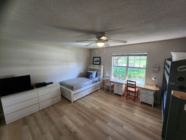 Building Photo - Gorgeous Hidden Lakes 3/2/2 Home