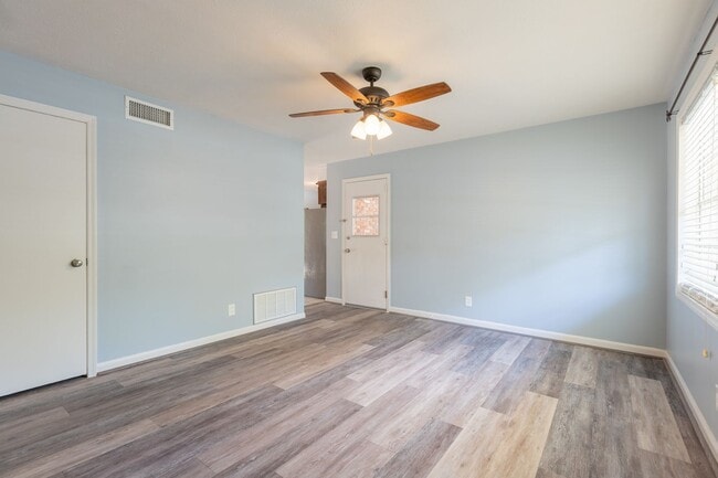 Building Photo - Newly Renovated 3/1.5 Home in East Columbus