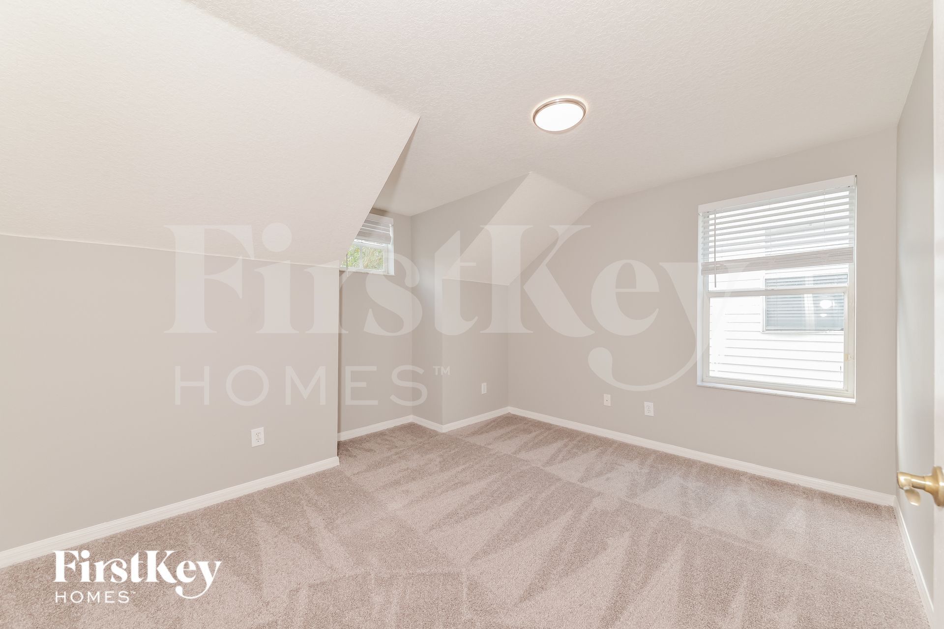 Building Photo - 2128 Brandon Park Cir