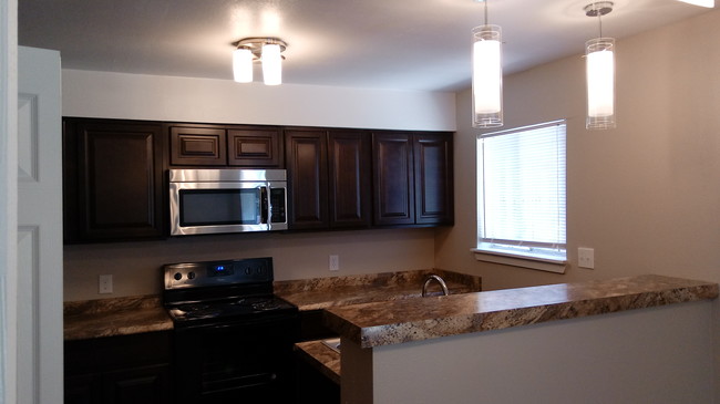 Primary Photo - Crossroads Apartments