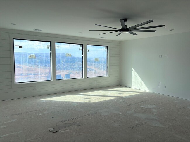 Building Photo - Luxury Living Near Sand Hollow – Spacious ...