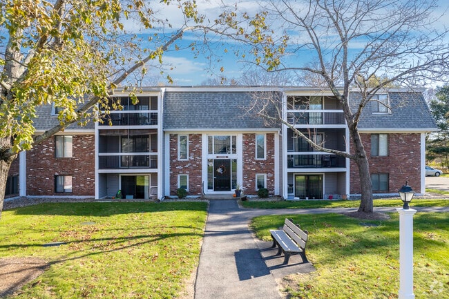 Building Photo - Fox Run