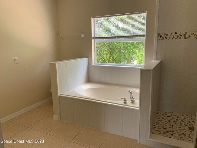 Building Photo - 950 Nixon Cir NE