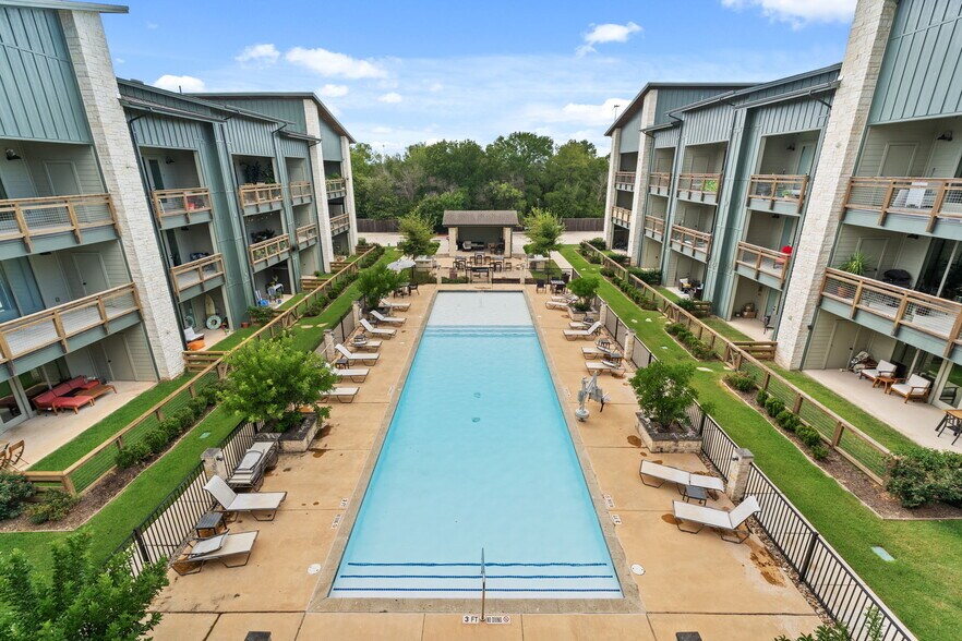Building Photo - 4704 Sunset Trl