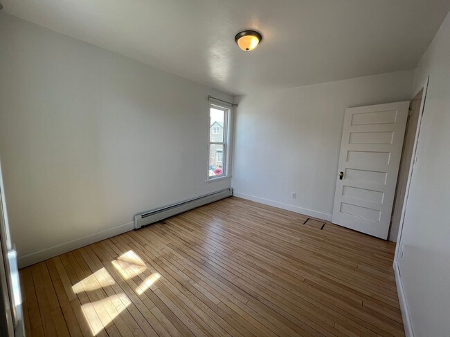 Building Photo - AVAILABLE JUNE - 4 Bed 1.5 Bath Home in Superior