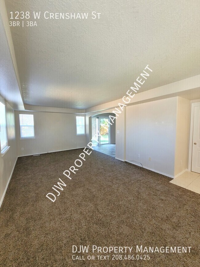 Building Photo - 3 Bed, 2.5 Bath - Fenced+Attached Garage+B...