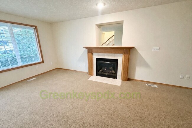 Building Photo - Awesome 3-bedroom, 2.5-bathroom house in North Portland Near Trenton Park - $200 Off First Month!