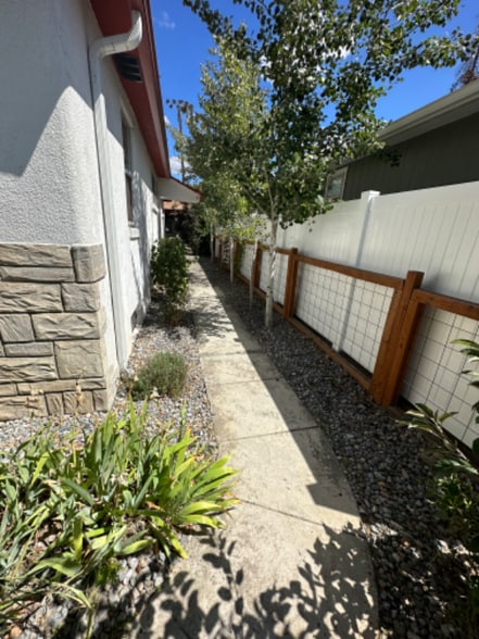 Building Photo - 4024 N Walnut St