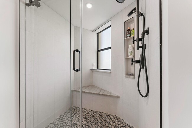 Building Photo - 19800 Sandpointe Bay Dr