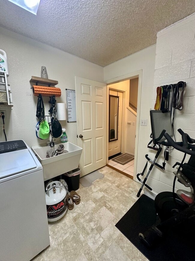 Building Photo - Light and Bright North Park 2 Bedroom Condo