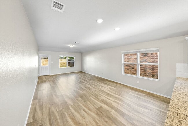 Building Photo - 3-Bed, 2-Bath Sanctuary Where Comfort Meets Charm