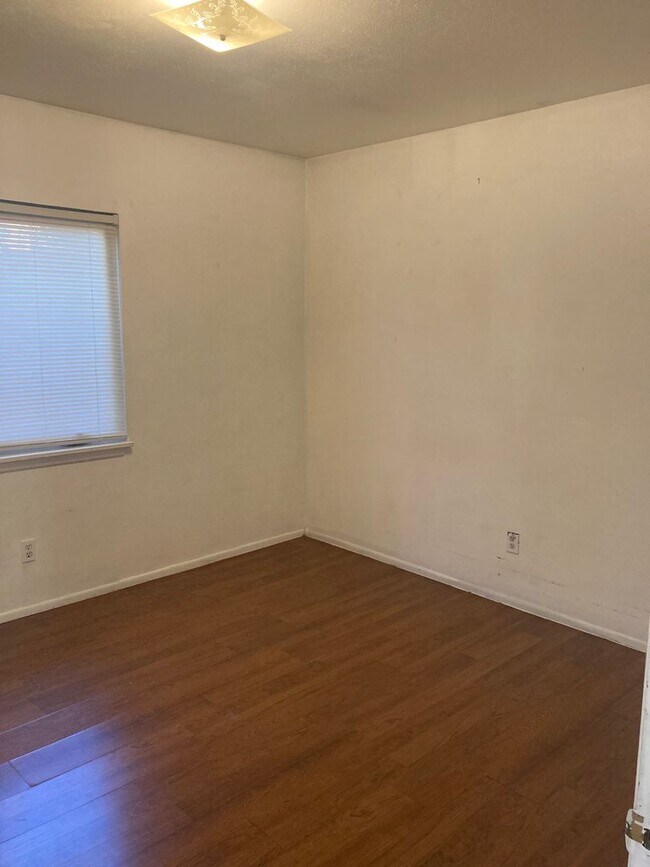 Building Photo - 406 Griffin St