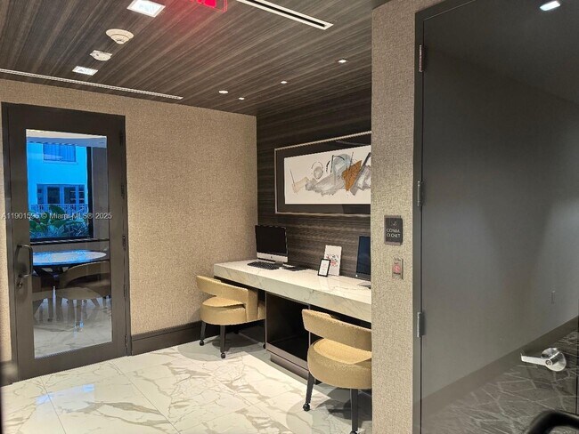 Building Photo - 301 Altara Ave