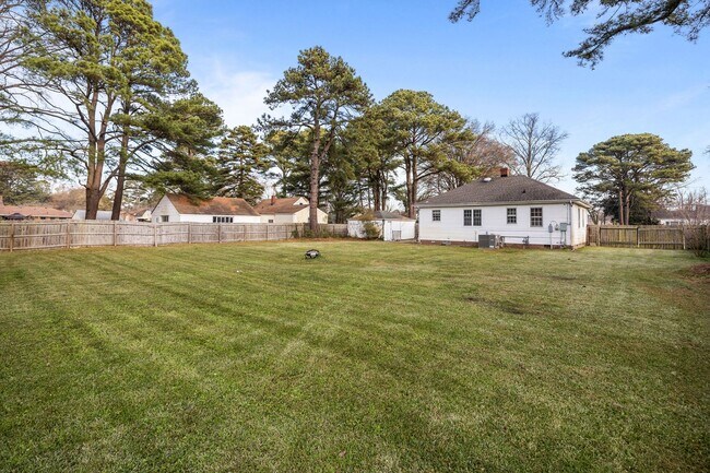 Building Photo - Cozy Home on a Quiet Street