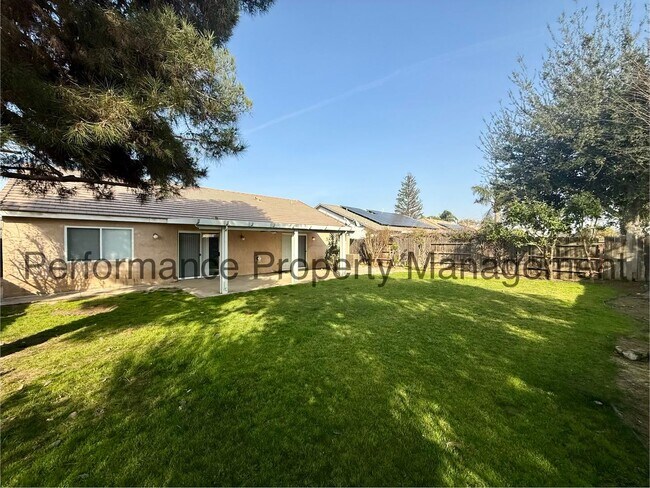 Building Photo - Stunning 5 Bed/2 Bath NW Bakersfield Home w/ $0 Deposit Option