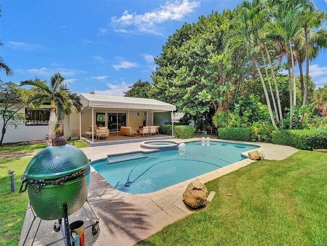 Building Photo - 5705 SW 60th Ave