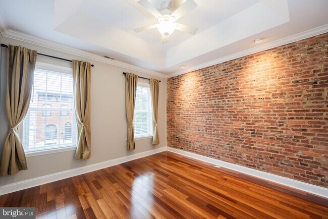 Building Photo - 226 S East Ave